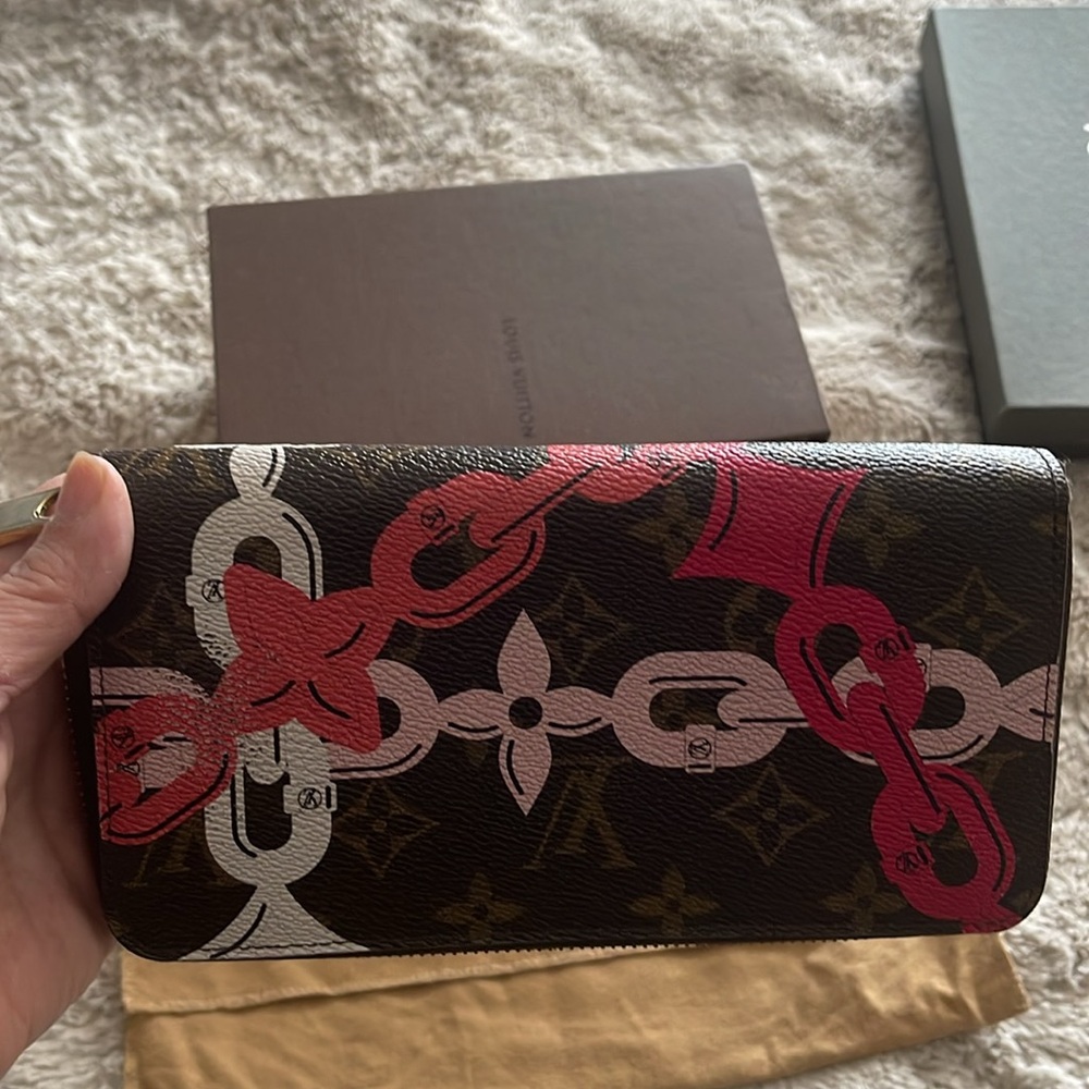 Louis Vuitton Monogram chain flower print design zippy Wallet - Picture 5 of 10
